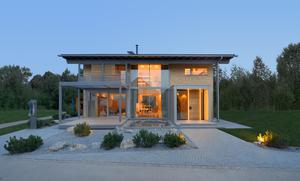 Mit seinem Musterhaus 'Alpenchic' setzt Baufritz einen 'architektonischen Kontrapunkt'. © Baufritz 
