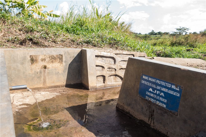 Brunnen der Kooperative in Alero, erbaut 2014/15 von der Acholi Joint Farmers Association (AJFA). © Cotonea