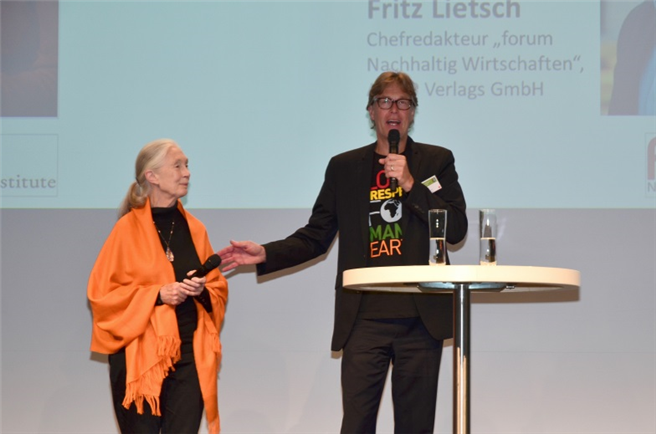 Fritz Lietsch moderiert die B.A.U.M. Preisverleihung 2014 und überreicht den internationalen Sonderpreis an Dr. Jane Goodall