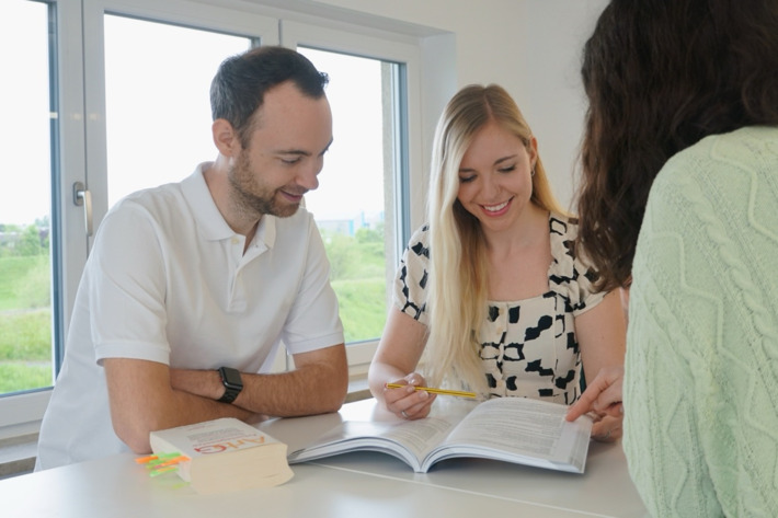 Qualifizierte Ausbilder: Schlüssel zur Stärkung der dualen Ausbildung in Zeiten des Fachkräftemangels