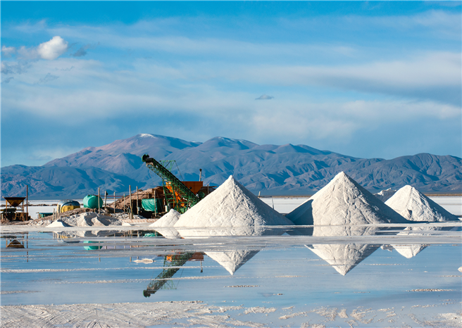 Die Salzwüsten in Südamerika liefern die Basis für das begehrte Lithium. Dessen Nachfrage wird durch die E-Mobilität sprunghaft steigen. Ebenso der Bedarf an Cobalt und Nickel. © 123rf