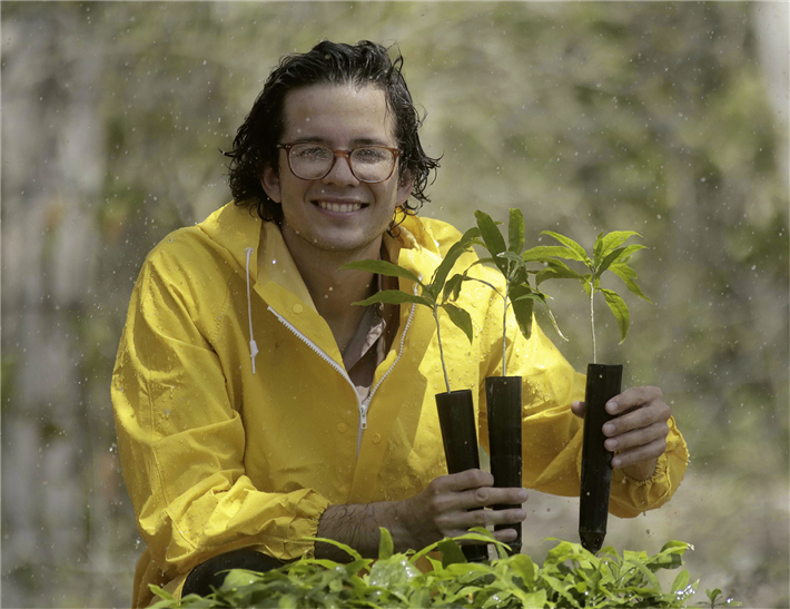 Felix Finkbeiner bei der Arbeit im Plant-for-the-Planet-Projektgebiet auf der Yucatán -Halbinsel in Mexiko. © Plant-for-the-Planet