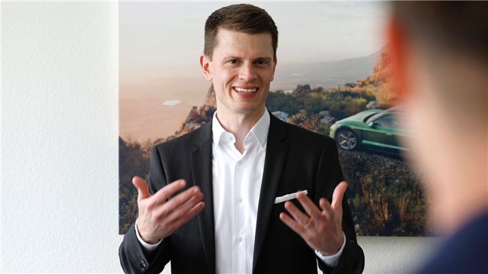 Philipp Metz, Leiter Nachhaltigkeitsstrategiefeld 'Partner der Gesellschaft', 2024 © Porsche AG