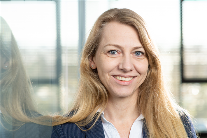 Britta Trauernicht, Werkleiterin der Klingele Papierfabrik in Weener. © Klingele Paper & Packaging Group