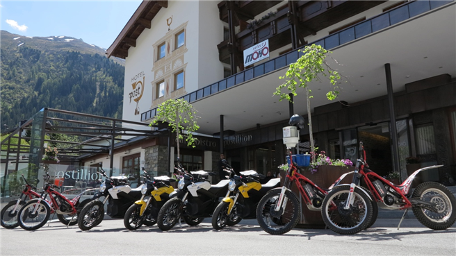 Elektrische Motorräder für Gäste des Hotels Post in Galtür/Tirol. © Hotel Post