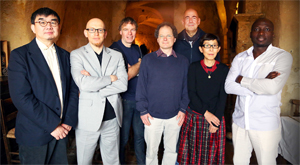 Die Jury des vierten Zumtobel Group Award im Mai 2014: v.l.n.r. Yung Ho Chang, Brian Cody, Winy Maas, Rainer Walz, Ulrich Schumacher, Sejima Kazuyo, Kunlé Adeyemi. © Zumtobel Group