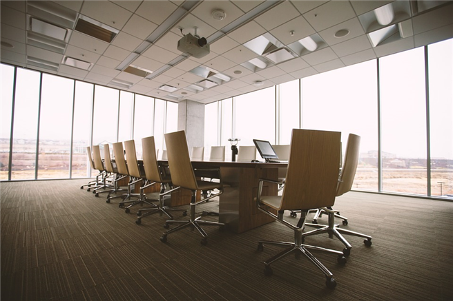 Ohne ausreichende CSR-Aktivitäten könnte es am Konferenztisch leer aussehen. Foto: Unsplash. Pixabay