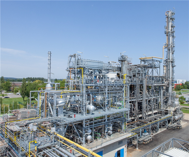 Aus einer Raffinerie in Sachsen-Anhalt kommt das weltweit erste Gruppe III-Basisöl aus Altöl. © PURALUBE Raffinerie 3 GmbH