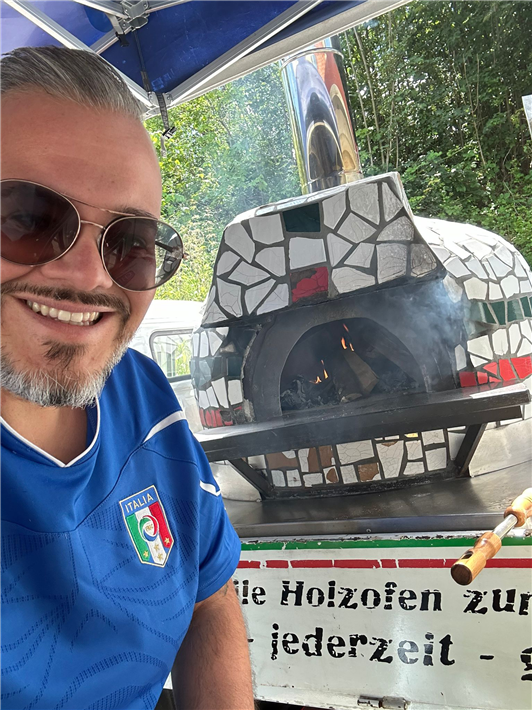 Vincenzo Gagliardi, Restaurantfachmann im Ristorante Pizzeria Kälberer @ Gewinnblick