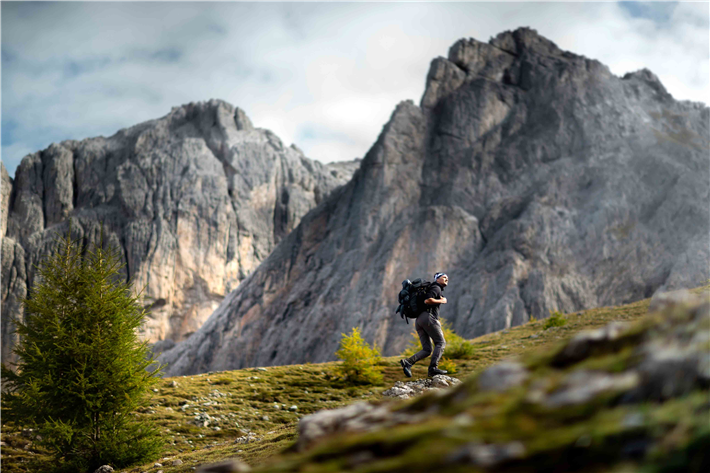 Potential für Vermeidung und Reduktion von Emissionen zu sourcen – damit ist das Team des familiengeführten Outdoor Unternehmens seit der ersten Klimabilanz und Zertifizierung durch ClimatePartner 2019 laufend beschäftigt. © Martin Lugger