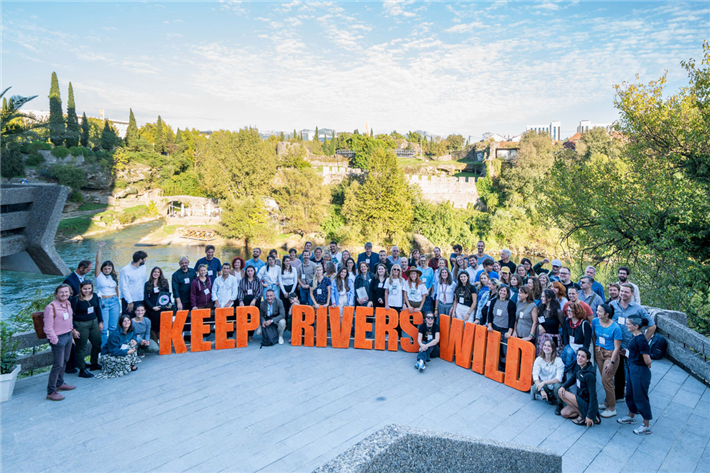 Über 100 Teilnehmende vereint beim Balkan-Flussgipfel 2024 in Podgorica. © solutions4you