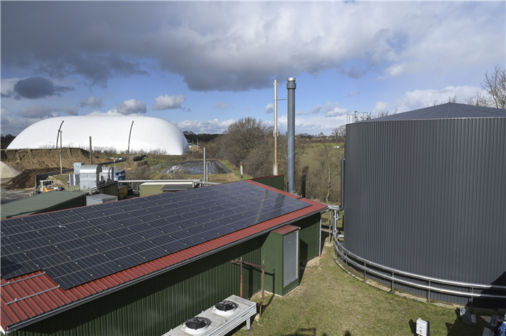 Regionale Energieversorgung in Gettorf: Strom und Wärme aus einem flexibel und bedarfsgerecht betriebenen Biogas-Speicherkraftwerk sowie Sonnenenergie © FNR / Jörg Böthling