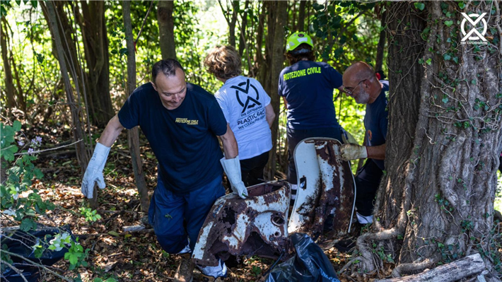 Eine Hüterin der Zukunft mit dem italienischen Zivilschutz © BioDesing Foundation