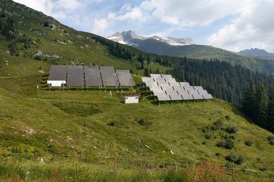 „Alpine Solaranlagen sind ein kleiner, aber feiner Baustein der Energiewende in der Schweiz.