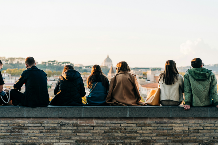 Junge Menschen schauen zunehmend pessimistisch in die Zukunft